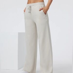 Vuori Halo Essential Wideleg Ecru Heather NWT